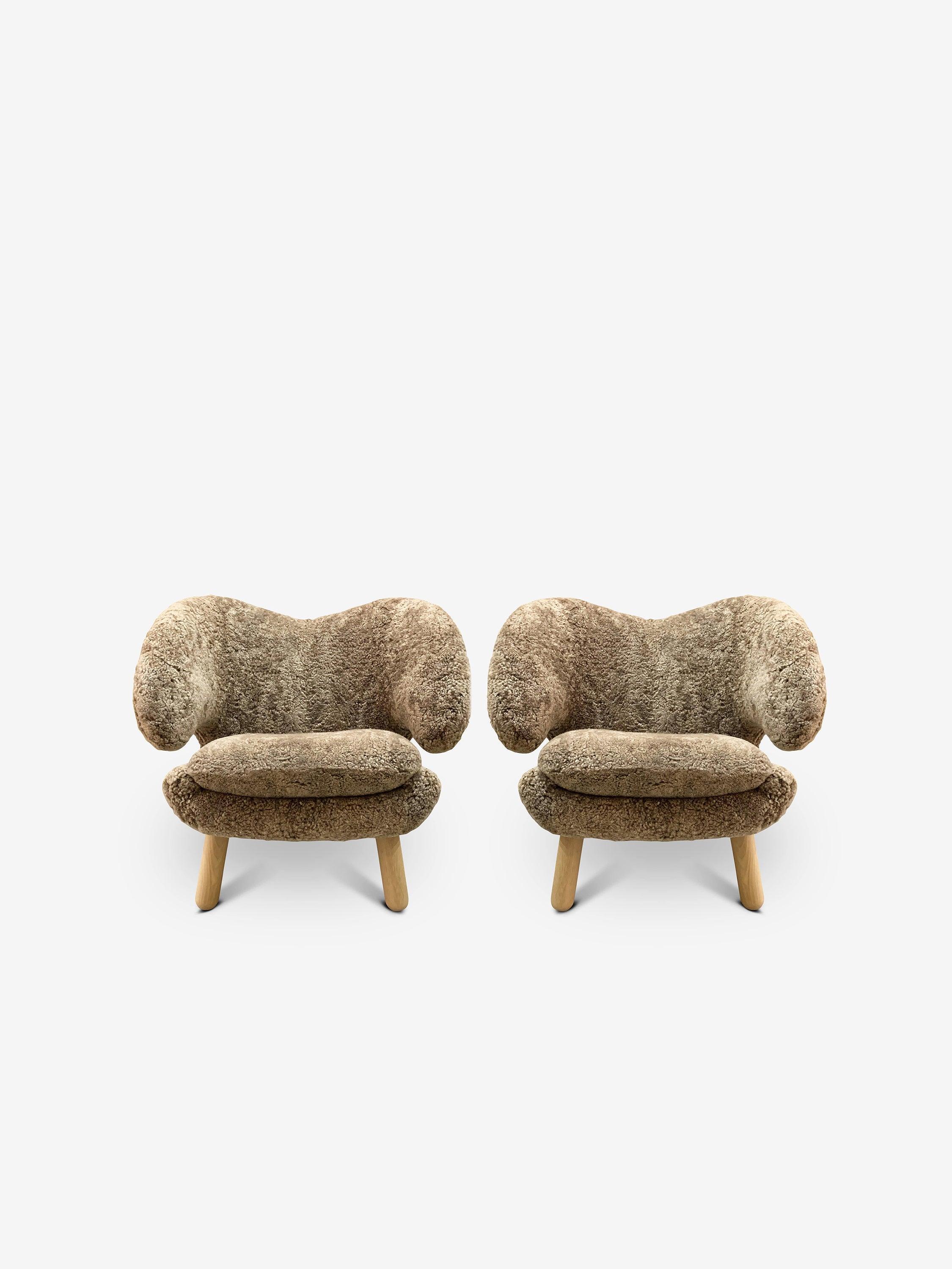 Sahara Sheepskin Pelican Chairs by Finn Juhl – Pair