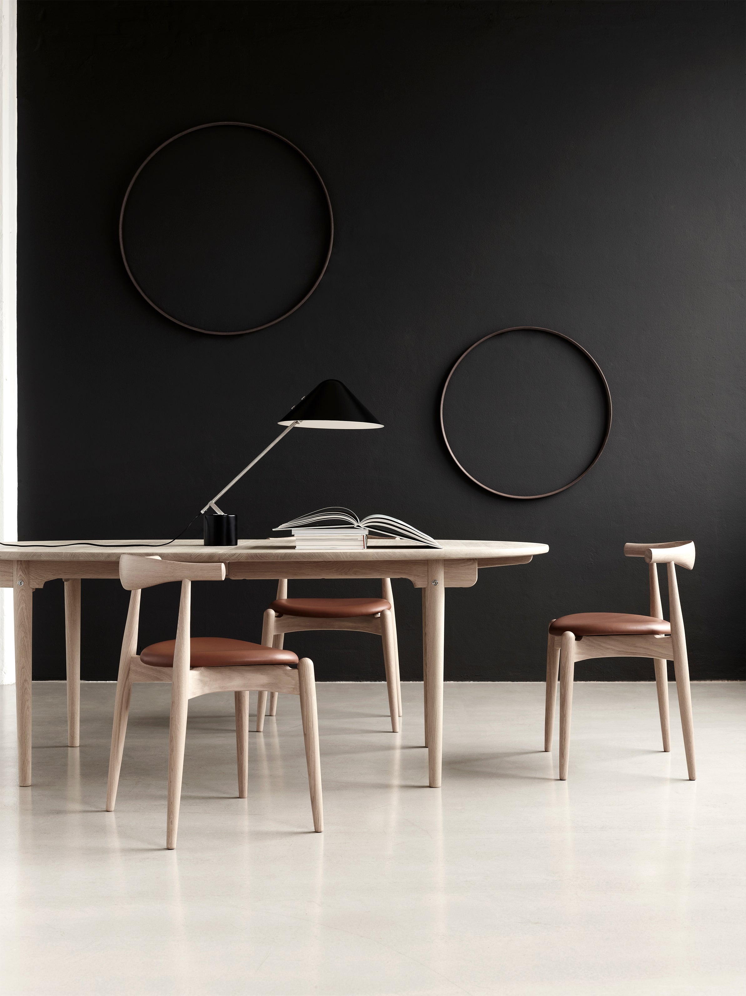 Hans J. Wegner CH338 Oval Dining Table - Thumbnail 2