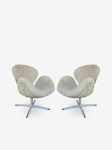 Pair of Swan Chairs in Moonlight Shearling by Arne Jacobsen 1958 - MONC XIII