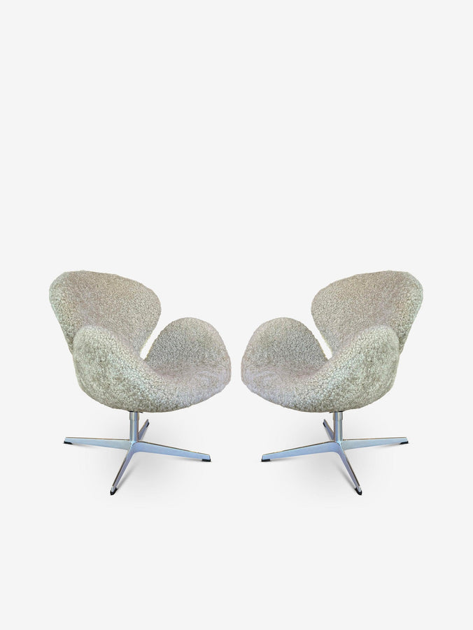 Pair of Swan Chairs in Moonlight Shearling by Arne Jacobsen 1958