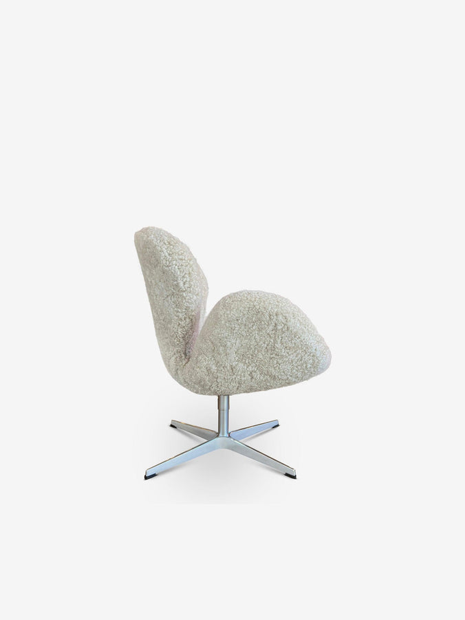 Swan Chair in Moonlight Shearling by Arne Jacobsen 1958
