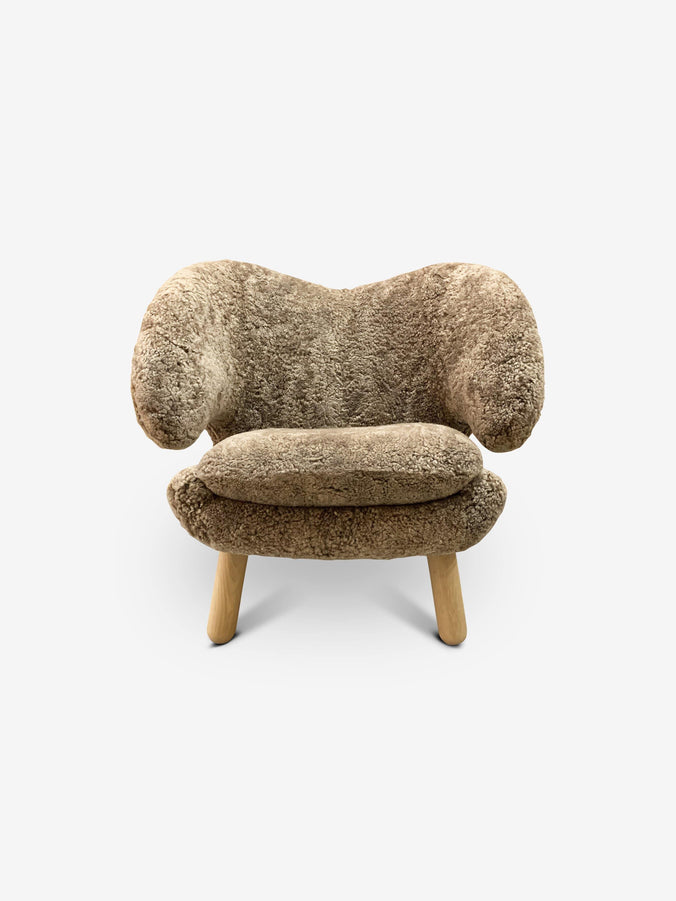 Finn Juhl Pelican Chair in Sahara Sheepskin by House of Finn Juhl